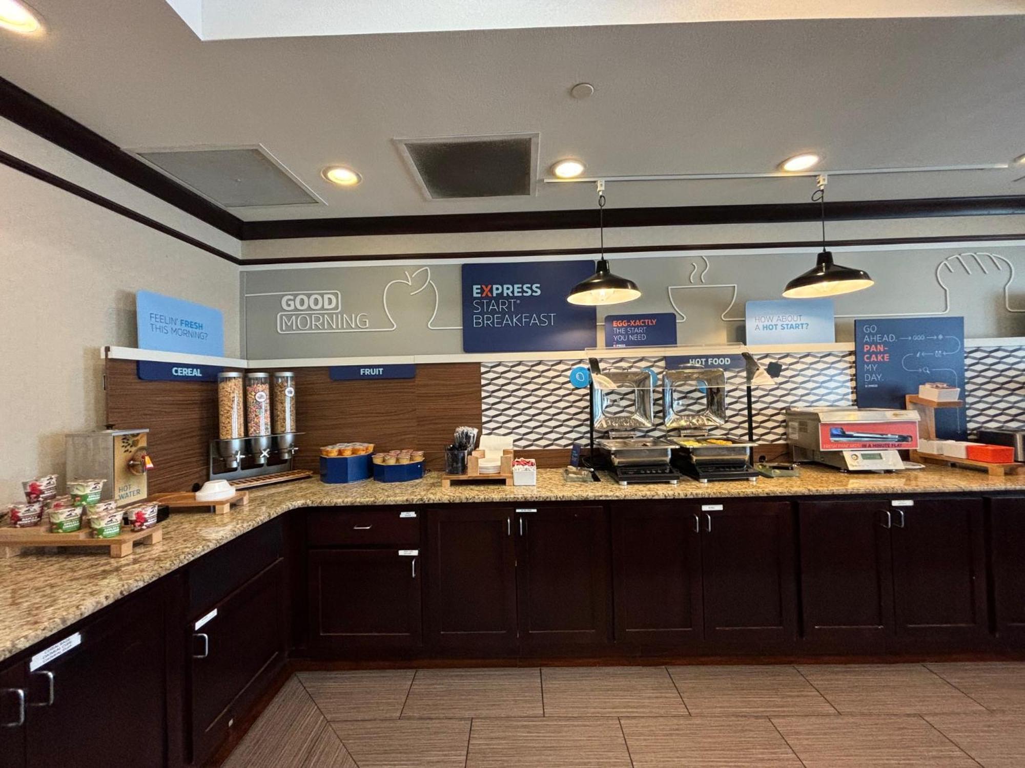 Holiday Inn Express Belle Vernon Екстер'єр фото