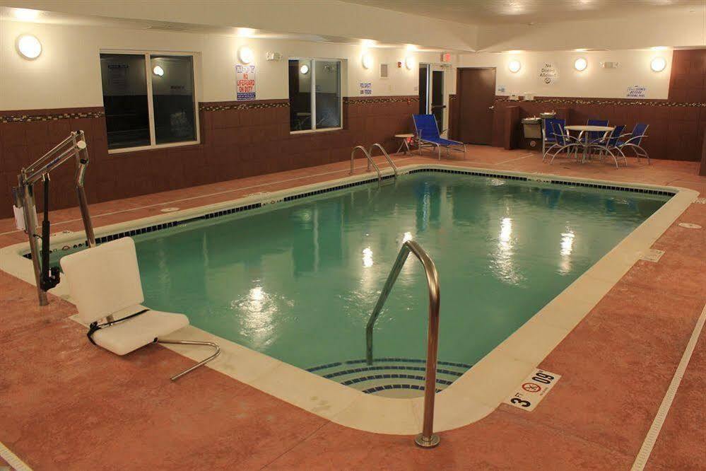 Holiday Inn Express Belle Vernon Екстер'єр фото